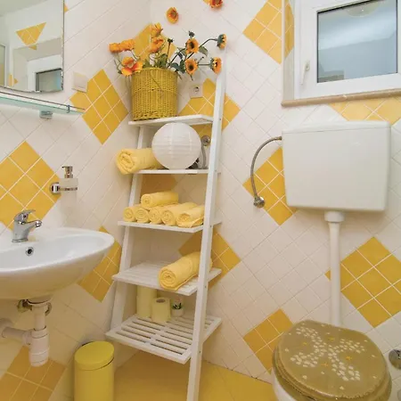 Holiday home Cde118 Pucisca