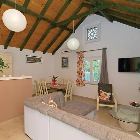 Holiday home Cde118