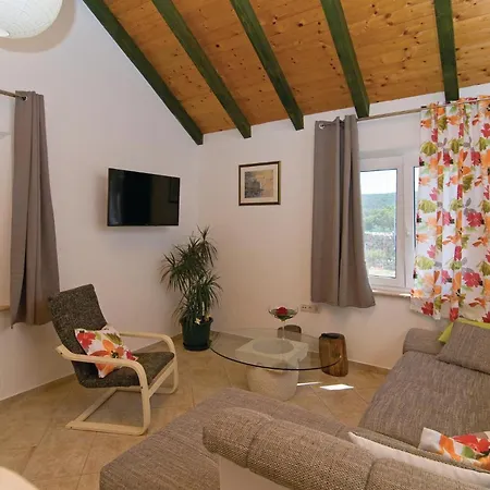 Holiday home Cde118 Pucisca